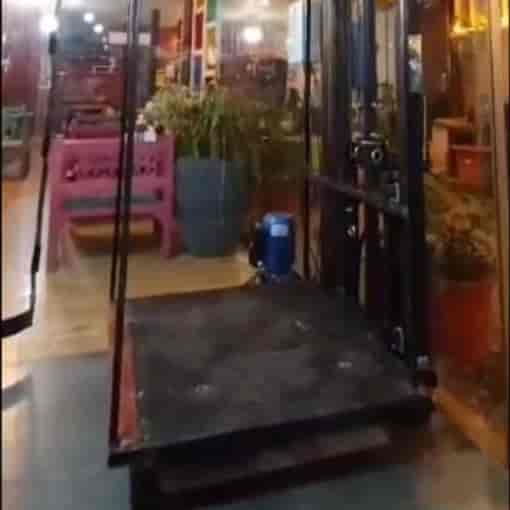 بالابر هیدرولیک صنعتی نصب شده در شهرک صنعتی منطقه آزاد